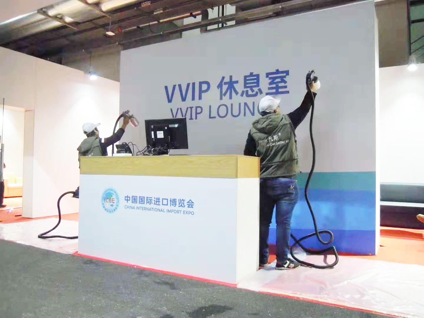 凡斯高品質服務，積極參與，祝首屆中國國際進口博覽會開幕！