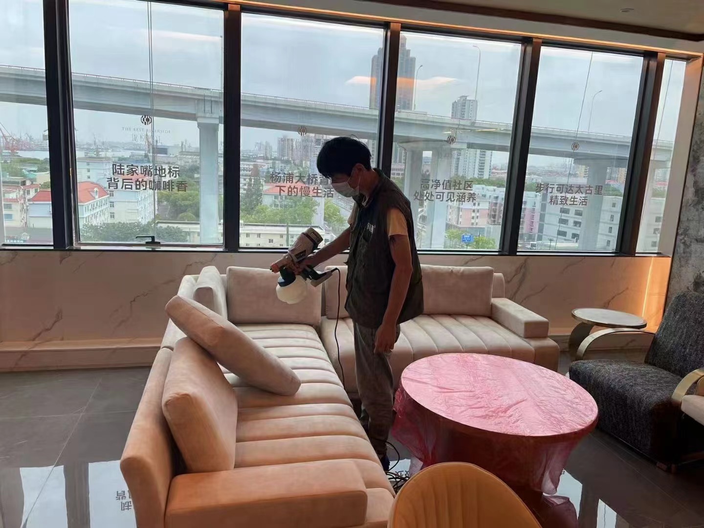窗簾含有甲醛嘛？窗簾異味重是什么原因引起的